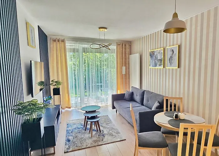 Apartament Whiteblue Kołobrzeg z dużym ogródkiem - 100 m od plaży! Whiteblue Kolberg Apartment mit großem Garten - 100 m vom Strand entfernt! Whiteblue Kołobrzeg Apartmán s velkou zahradou - 100 m od pláže!